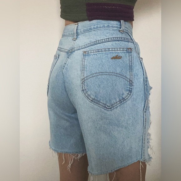 chic Pants - Vintage Chic Womens Ripped Raw Hem Denim Shorts size S